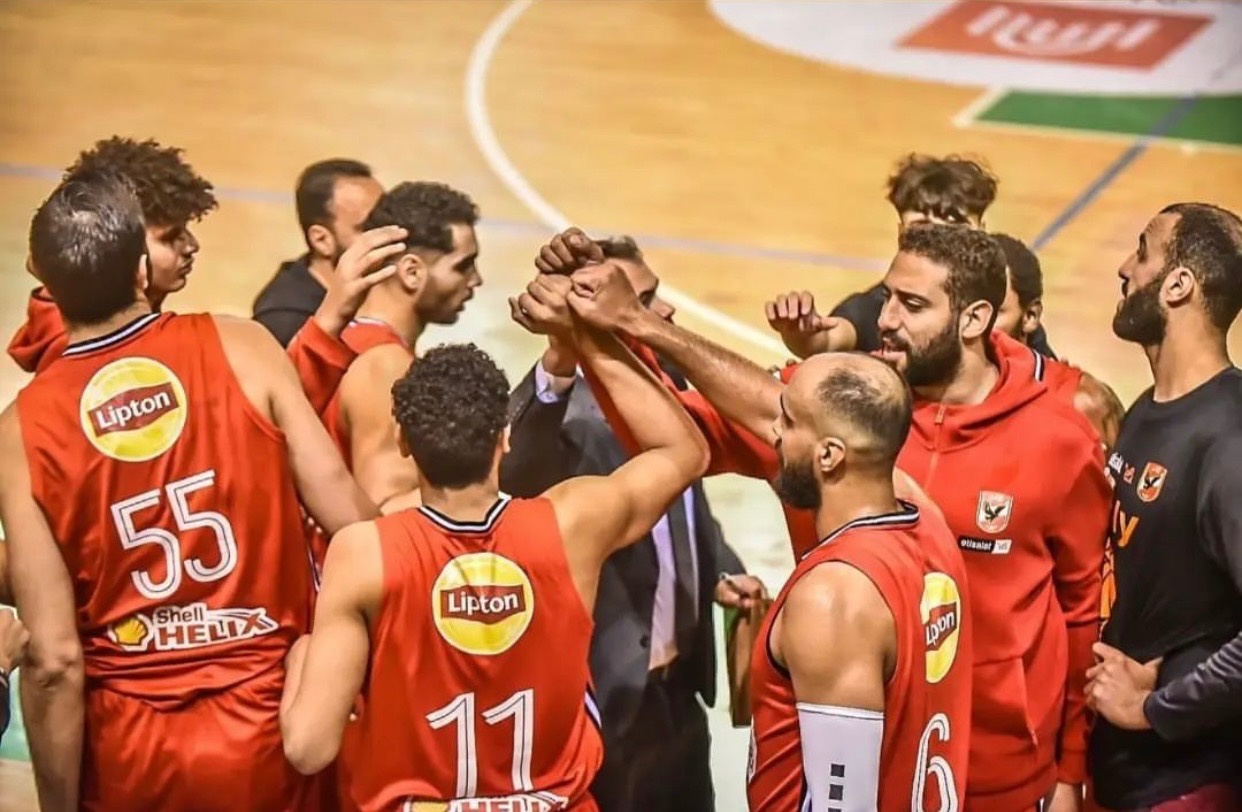 الأهلى يهزم المصرية للاتصالات 67-52 فى دورى كرة السلة رجال