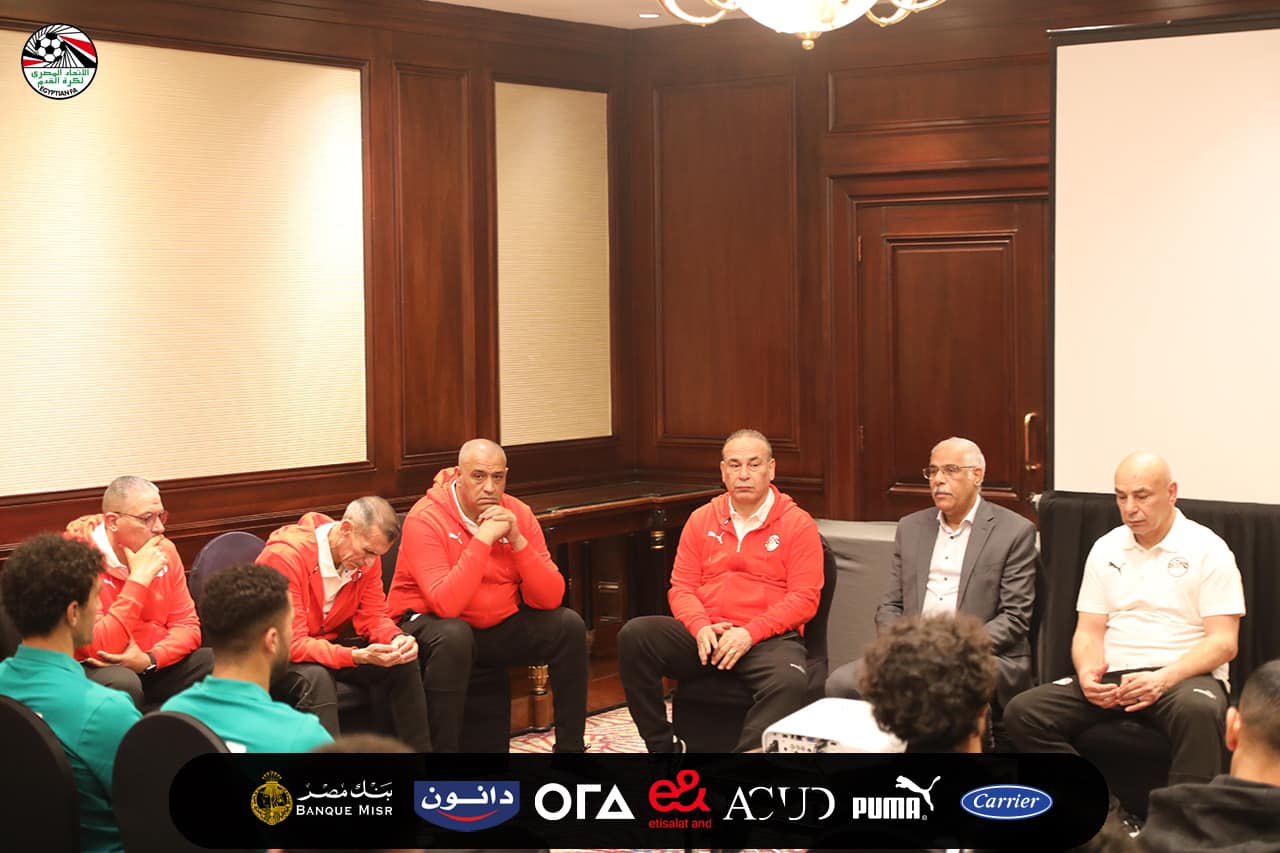 حسام حسن لـ " لاعبي منتخب مصر": الملعب هو الفصيل.. والباب مفتوح للجميع