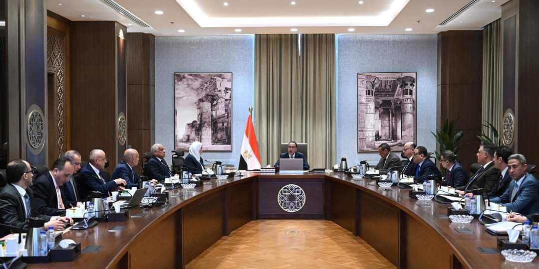 رئيس الوزراء يتابع توفير الخدمات المختلفة بالإسكان "بديل العشوائيات" على مستوى الجمهورية