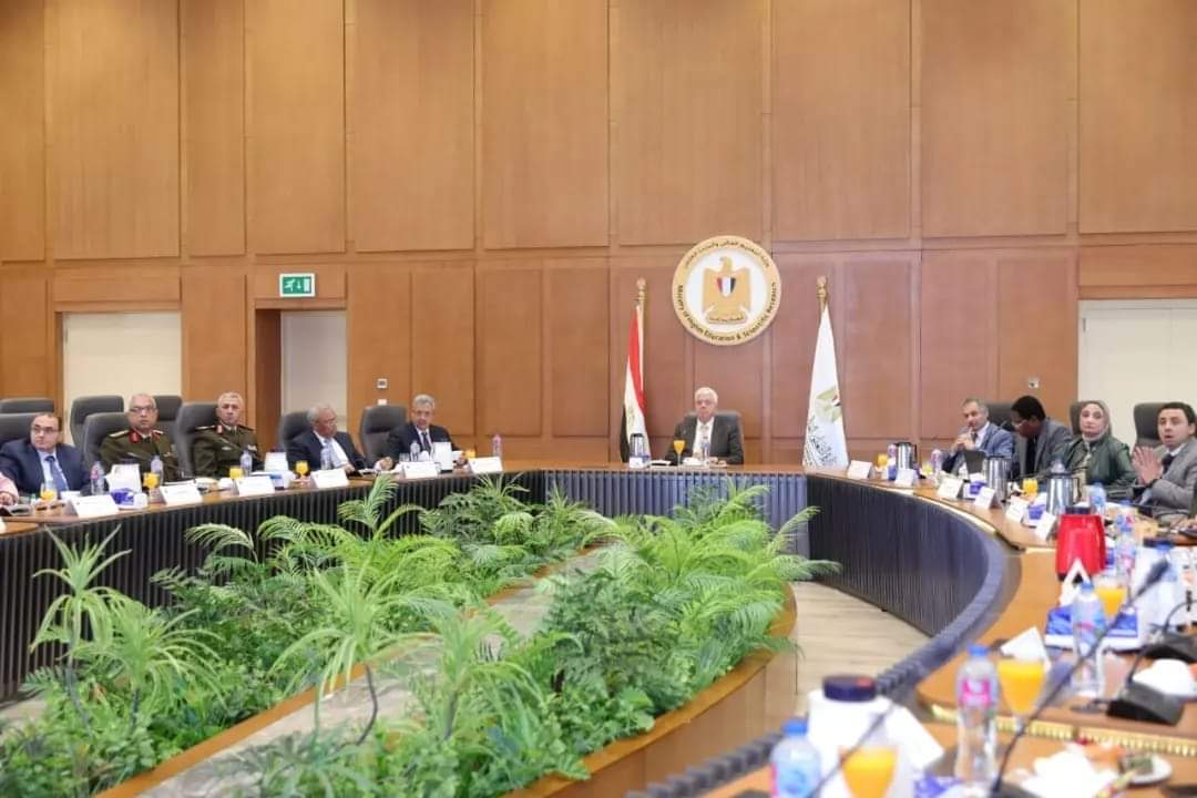 وزير التعليم العالى يرأس اجتماع مجلس المراكز والمعاهد البحثية