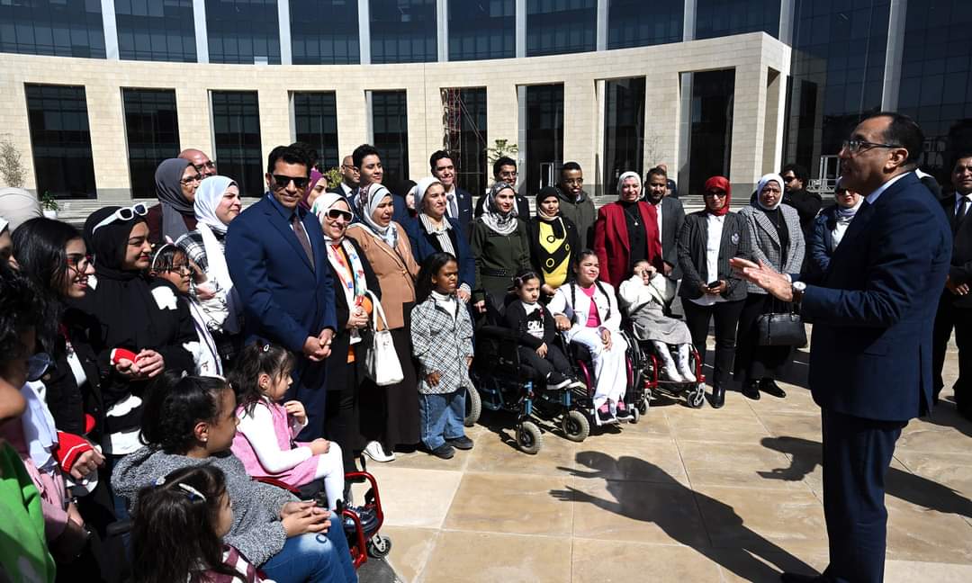 رئيس الوزراء يستقبل مجموعة من ذوى الهمم وأصحاب القدرات الخاصة وأسرهم بالعاصمة الإدارية الجديدة 