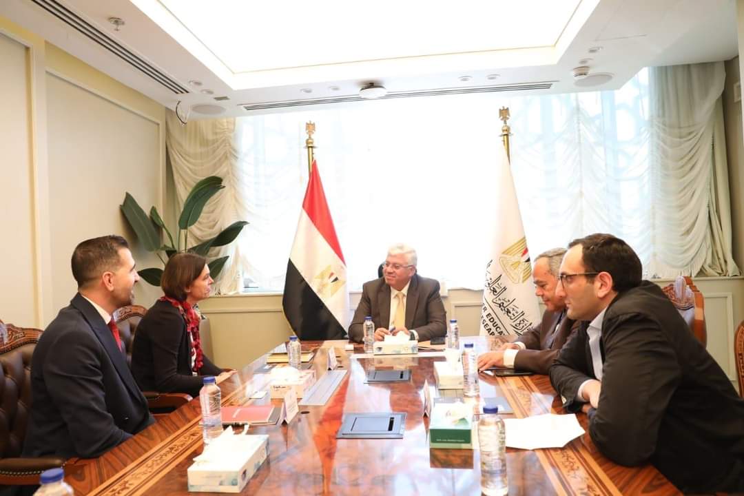 وزير التعليم العالى يبحث تعزيز التعاون مع مديرة جمعية المُحاسبين القانونيين المُعتمدين البريطانية