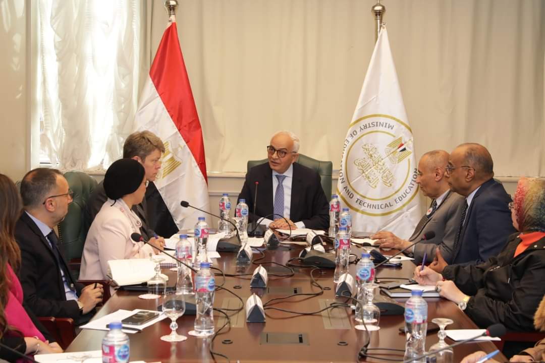 حجازى يبحث مع وفد البنك الدولى تطوير منظومة التعليم قبل الجامعى 