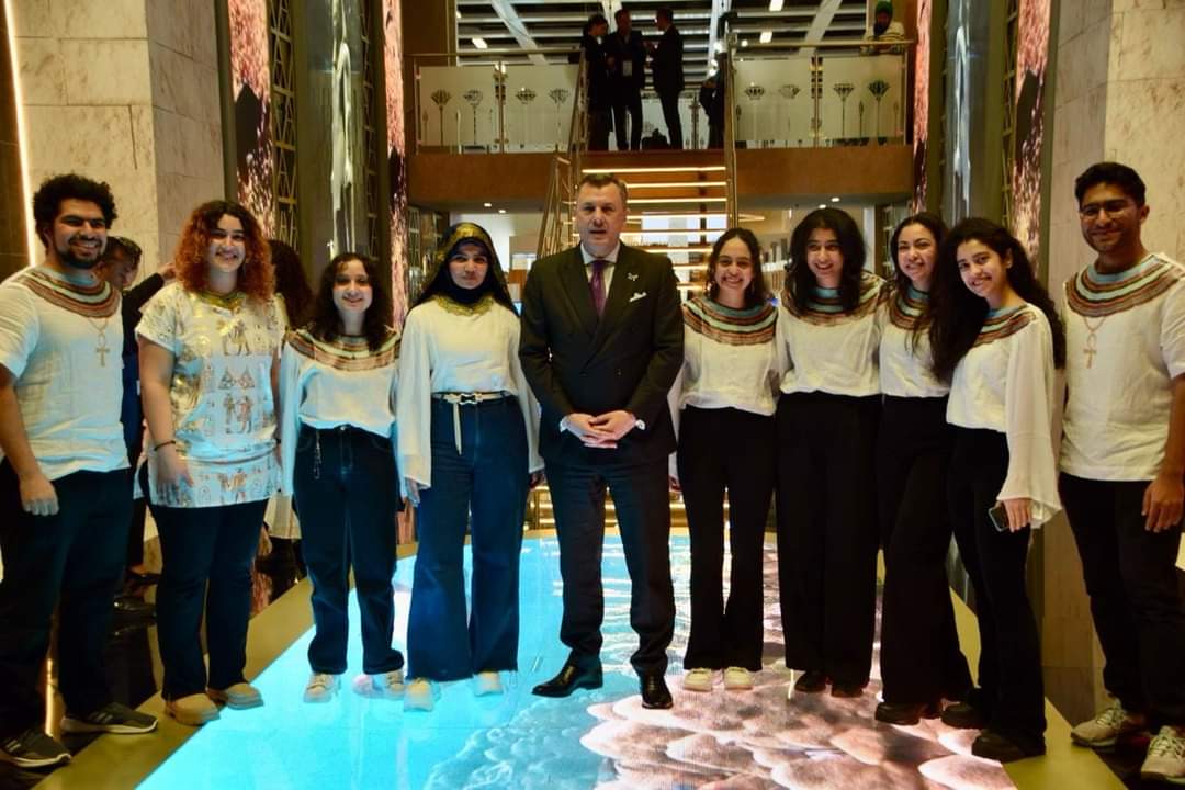 عيسى يشكر الشباب المصرى المشارك فى استقبال الزائرين ببورصة برلين السياحية ITB