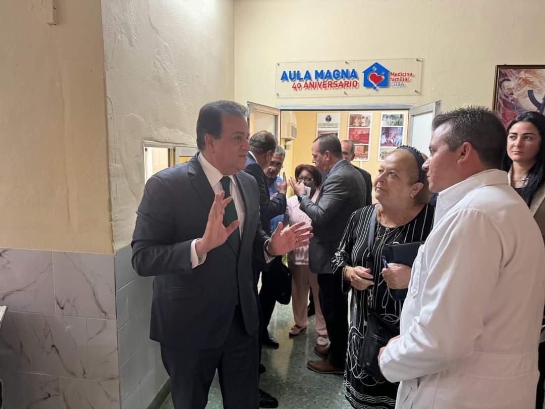 وزير الصحة ونظيره الكوبى يتفقدان أحد مراكز الرعاية الصحية الأولية