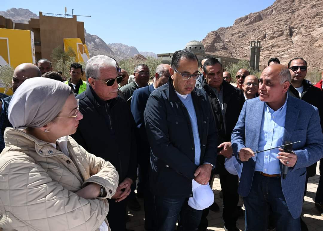 رئيس الوزراء يتفقد المنطقة السكنية بالزيتونة بمدينة سانت كاترين  