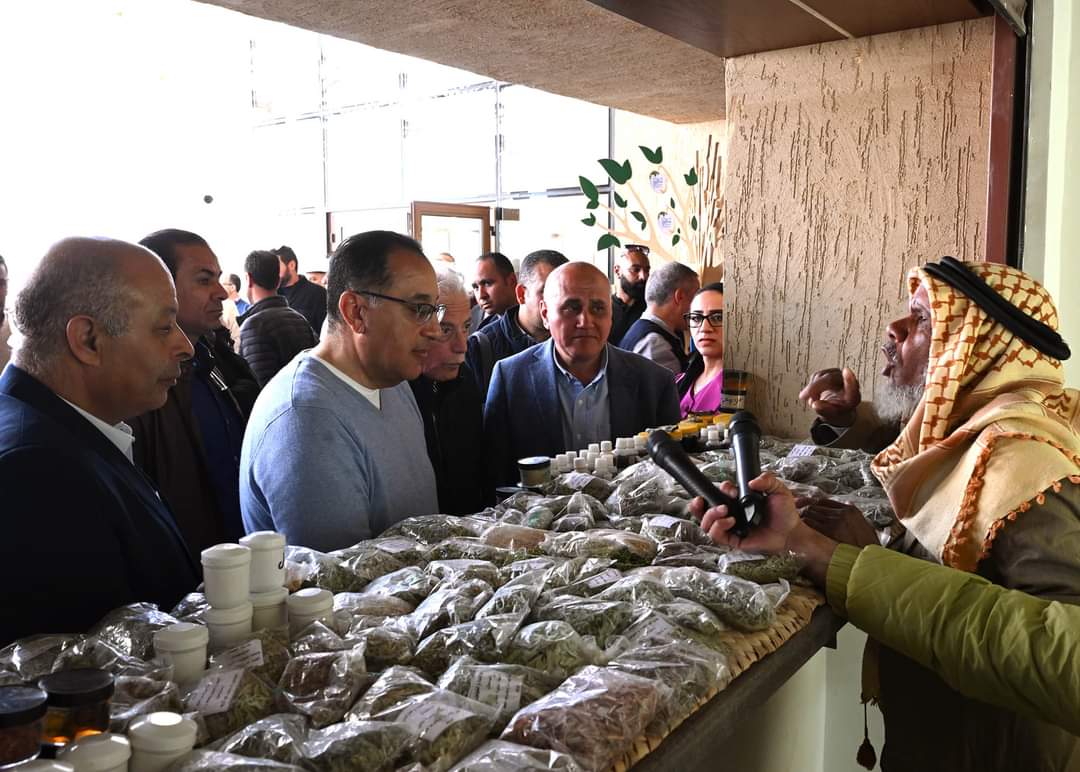 رئيس الوزراء يتفقد النُزل البيئى ومركز الزوار الجديدين