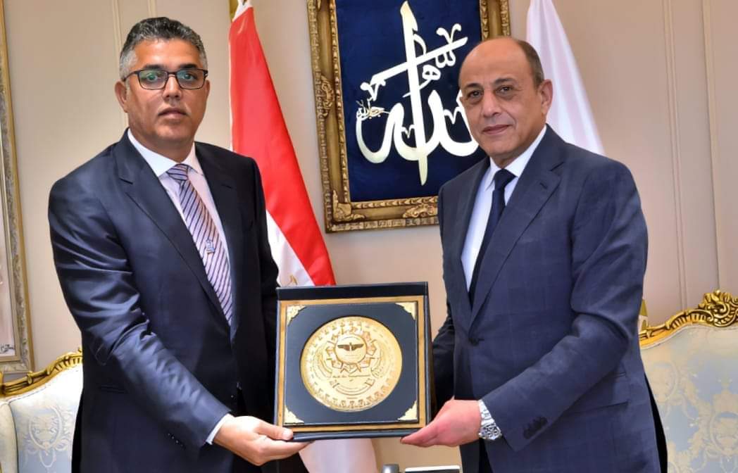 وزير الطيران يلتقى رئيس المنظمة العالمية للأرصاد الجوية لبحث أوجه التعاون 