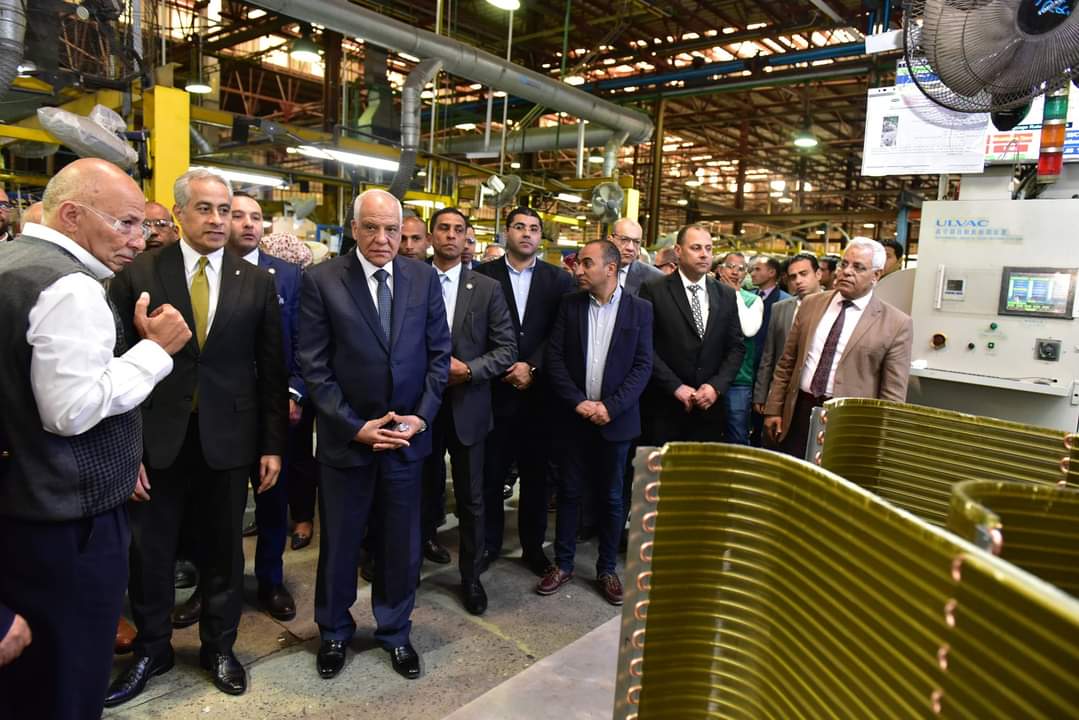 وزير العمل يزور "ميراكو".. ويسلم دروع تقدير للعاملين من ذوي الهمم 