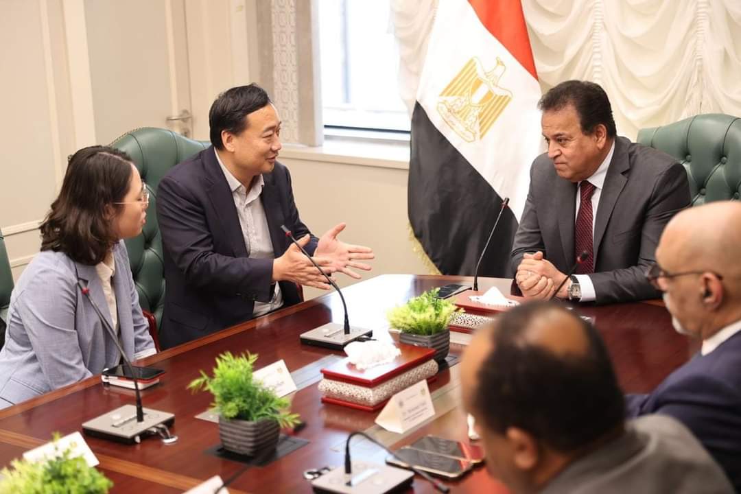 وزير الصحة يناقش مع شركة "هواوى" الصينية " مستجدات التعاون المشترك
