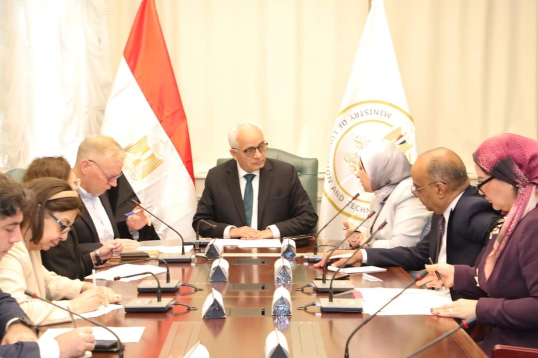 وزير التربية والتعليم يستعرض إجراءات إطلاق "وثيقة معايير المعلم من أجل الغد"