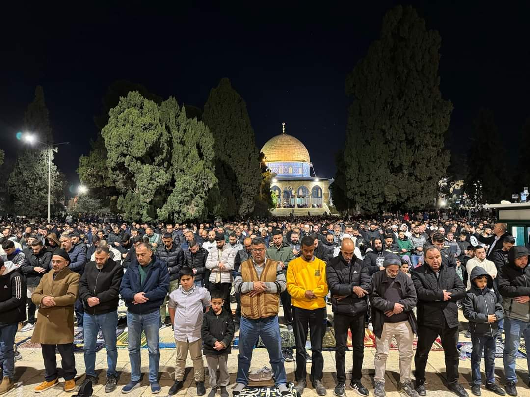 40 ألف فلسطينى يؤدون صلاتى العشاء والتراويح فى رحاب المسجد الأقصى 