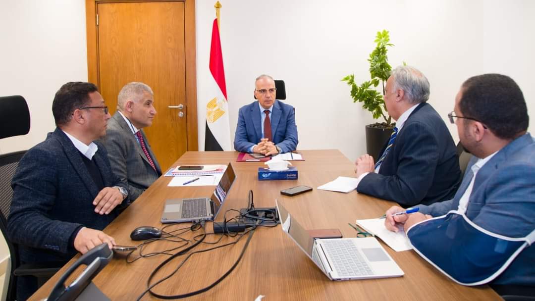وزير الرى:مركبة برمائية متعددة الإستخدامات لتطهير الترع والمصارف