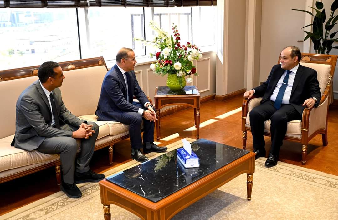 وزير التجارة والصناعة يبحث مع الممثل الإقليمى لمنظمة مشروعاتها بالسوق المصرى 
