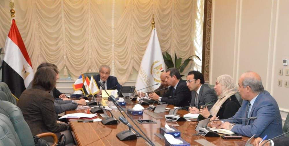 وزير التموين يبحث مع السفير الفرنسى مشروع مراكز الغذاء وتطوير الصوامع
