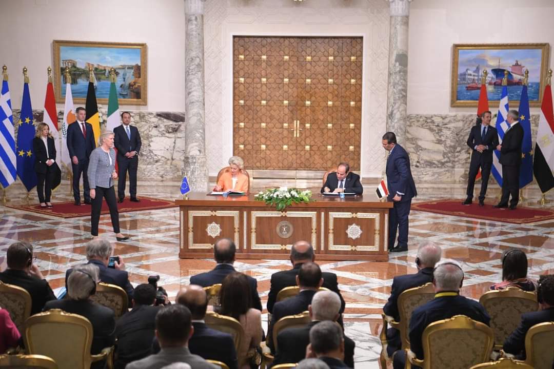 السيسى ورئيسة المفوضية الأوروبية يوقعان على الإعلان المشترك لترفيع العلاقات