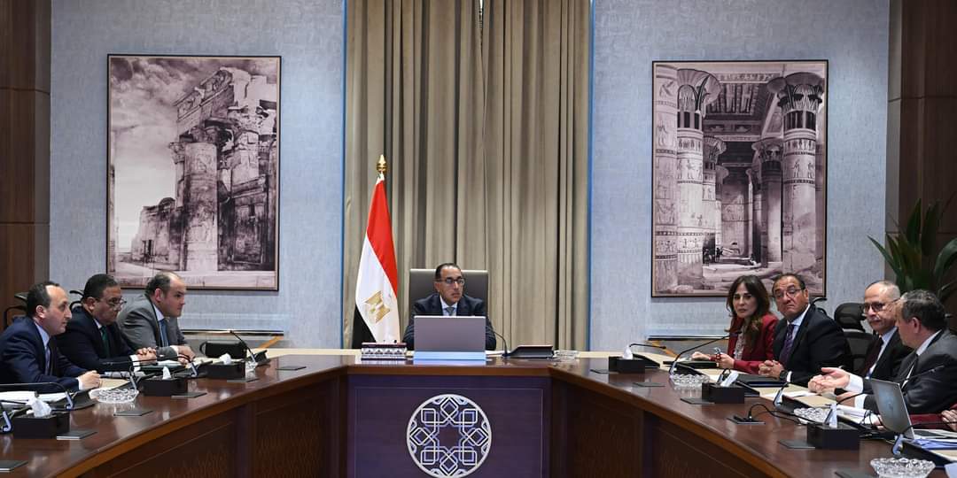 رئيس الوزراء يتابع موقف تطبيق منظومة الشحن المسبق 