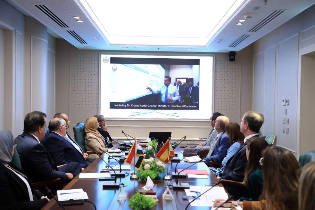 وزير الصحة يبحث مع سفير إسبانيا بالقاهرة توسيع آفاق التعاون فى خدمات زراعة الأعضاء ونقل الدم