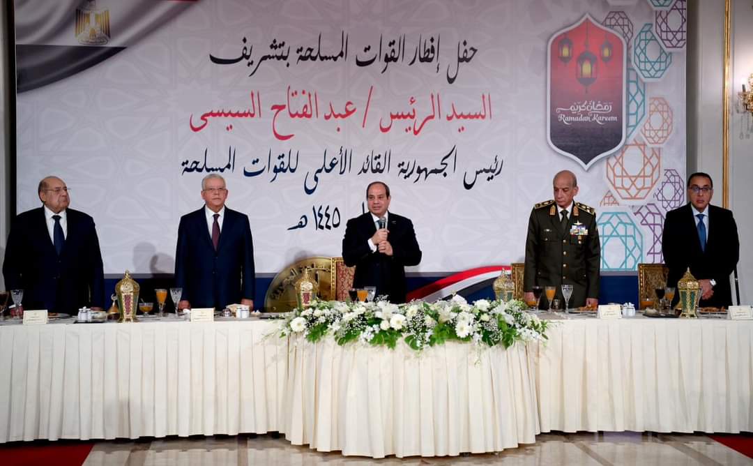 الرئيس : الشعب يقدر جهود وتضحيات رجال القوات المسلحة لحماية مصر وصون مقدساتها