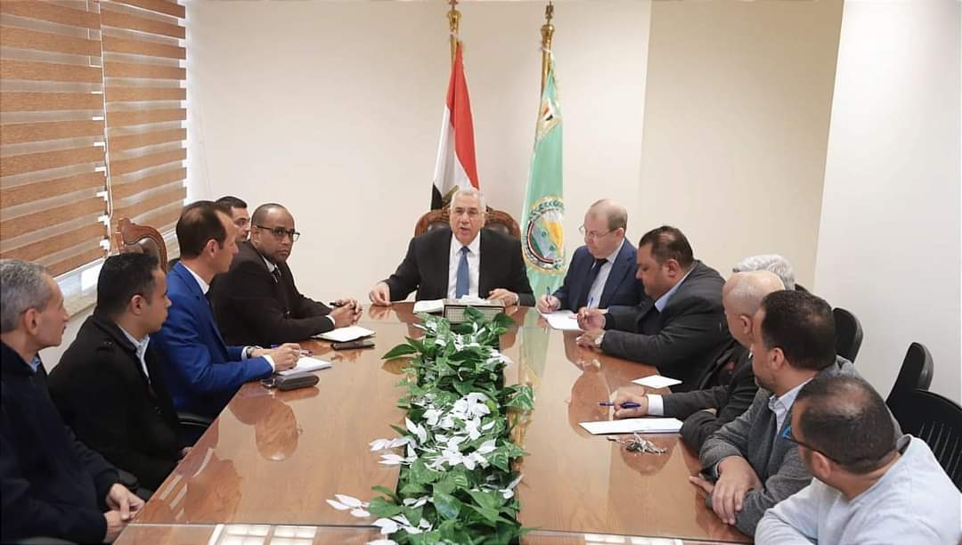 القصير : التصدى بكل حزم وشدة لأي حالة بناء أو تعد على الأراضى الزراعية وإزالتها فى المهد