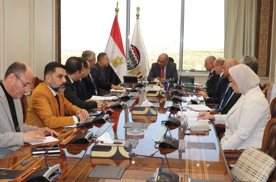 وزير قطاع الأعمال: تحسين الأداء ورفع الكفاءة مستمر فى جميع الشركات..ومراجعة دورية للسياسات البيعية والتسويقية