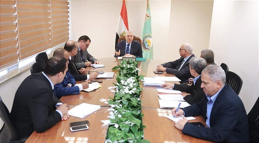 وزير الزراعة يتابع منظومة كارت الفلاح والتحول الرقمى فى التقاوى