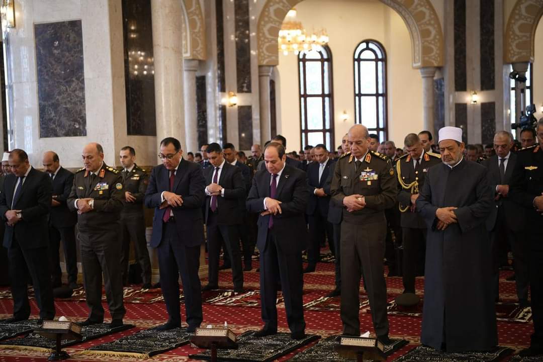 الرئيس يؤدى صلاة الجمعة بمسجد "المشير طنطاوى" 