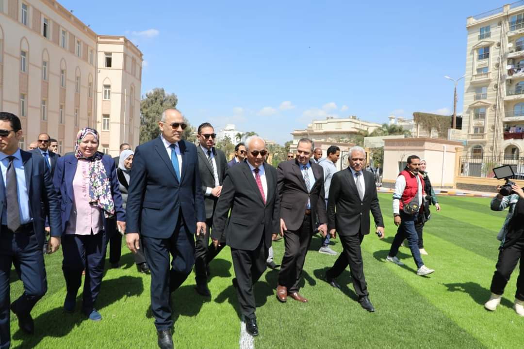 وزير التربية والتعليم:المدارس الرسمية الدولية تحظى باهتمام ورعاية الرئيس 