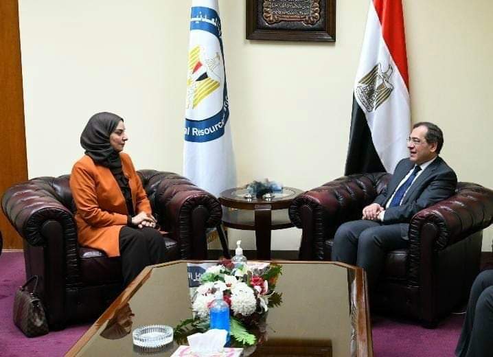وزير البترول يبحث مع سفيرة البحرين دعم وتعزيز التعاون