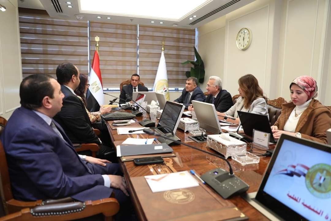 وزير التنمية المحلية يبحث مع وفد هيئة فولبرايت مصر مجالات التعاون المشترك