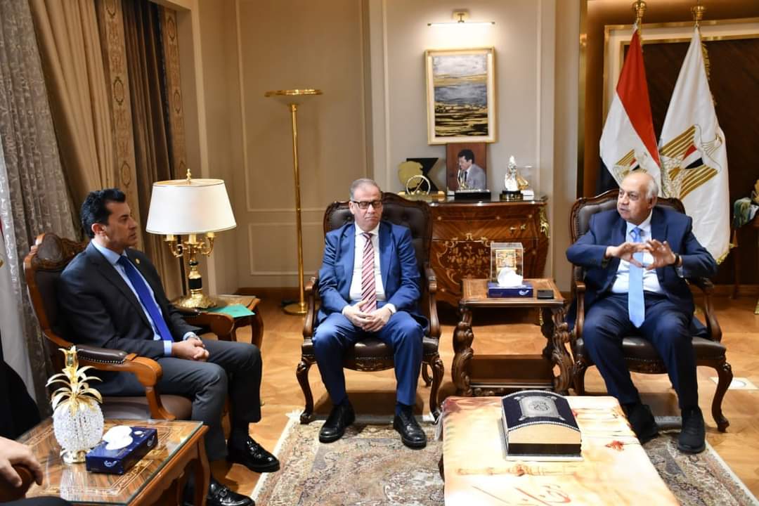 وزير الرياضة يناقش آليات الحد من أمراض القلب والموت المفاجىء بالملاعب المصرية