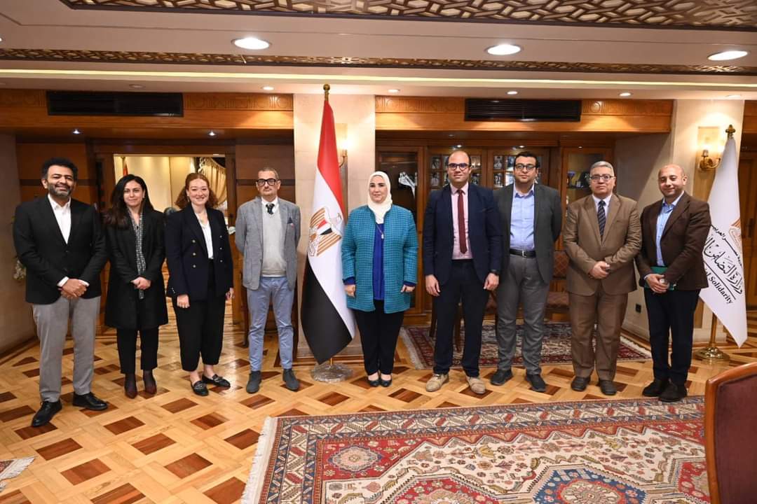 وزيرة التضامن تشيد بهيئة إنقاذ الطفولة  