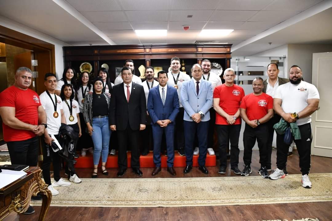 وزيرالرياضة يُكرم لاعبي منتخب مصر بعد التتويج بكأس العالم للقوة البدنية فى شرم الشيخ - الخبر لايف
