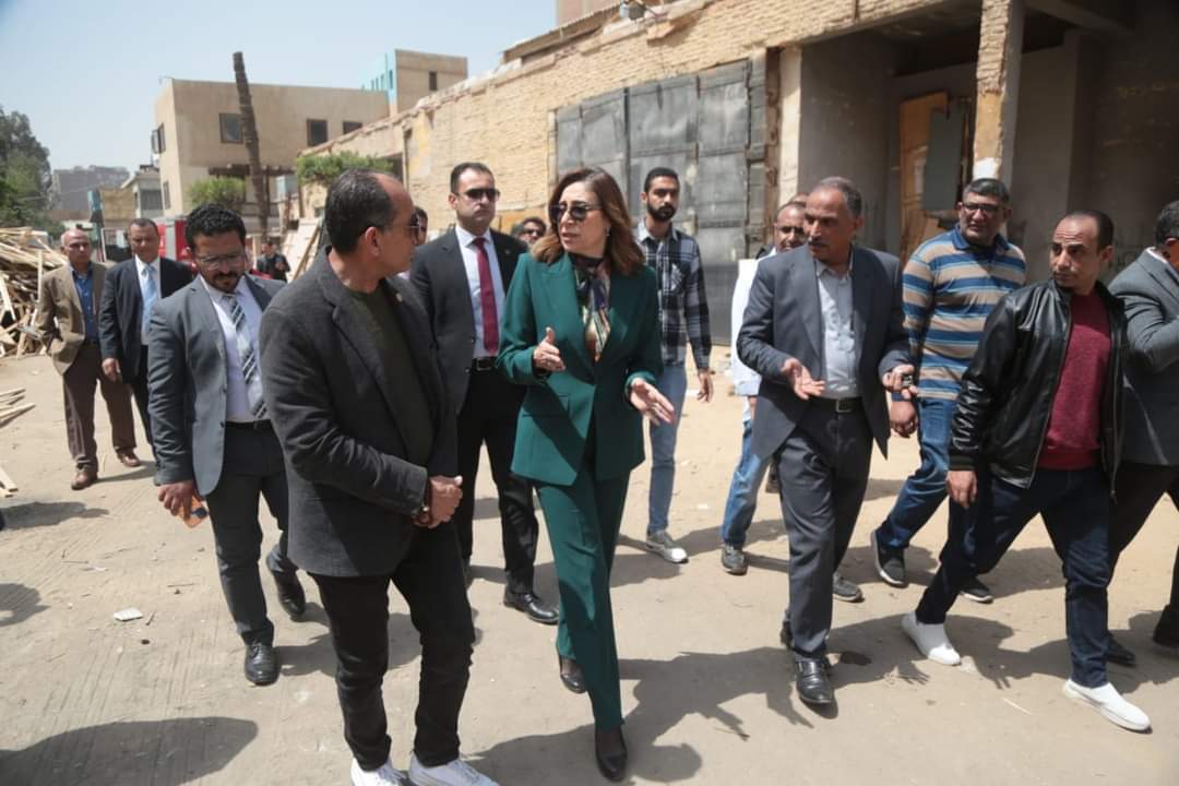 وزيرة الثقافة تتفقد بلاتوهات التصوير باستوديو مصر..وتحيل بعض العاملين للتحقيق 