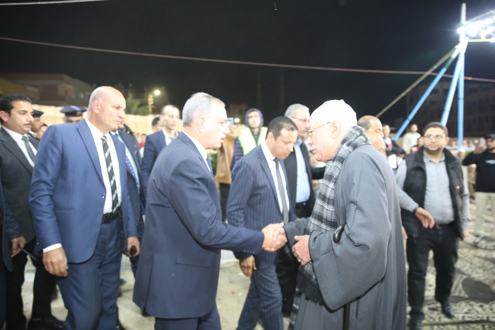محافظ كفرالشيخ يقدم واجب العزاء لأسر ضحايا حادث غرق معدية نكلا 