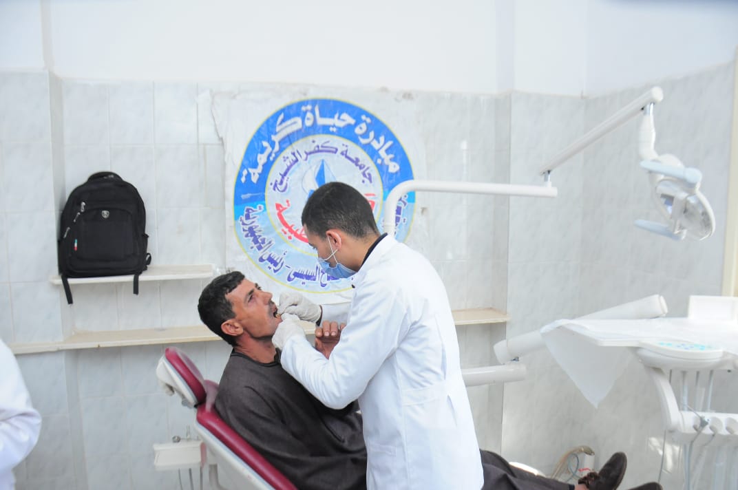  قافلة جامعة كفر الشيخ الطبية عالجت أهالى قرية دمرو..بالمجان 