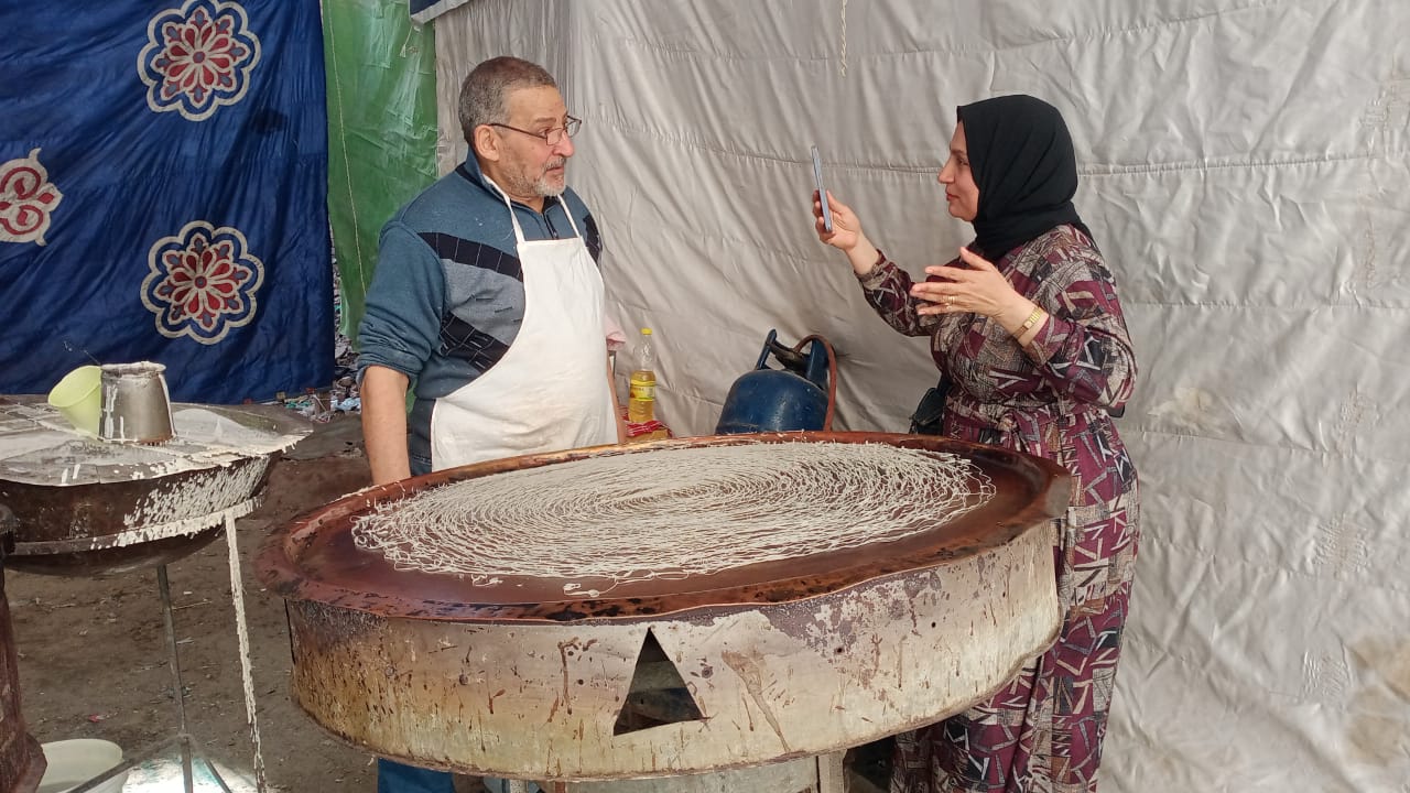 الكنافة اليدوي تكسب في رمضان.. لأنها بطعم و«ريحة» زمان