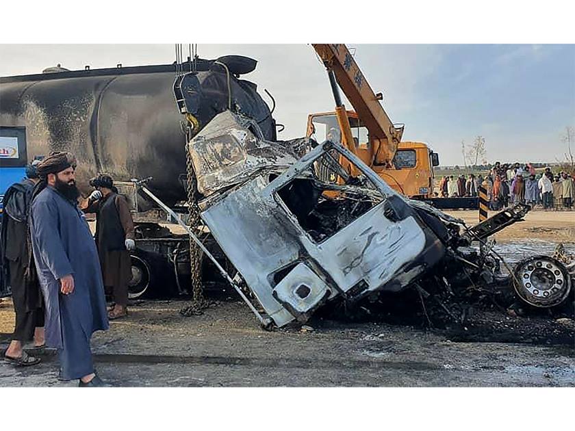 مصرع 21 شخصا وإصابة 38 آخرين .. بحادث مروري في ولاية هلمند بأفغانستان