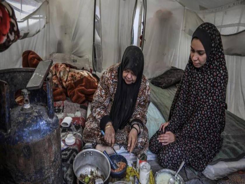الهلال الأحمر : 37 أما فلسطينية .. تستشهد يوميا في قطاع غزة
