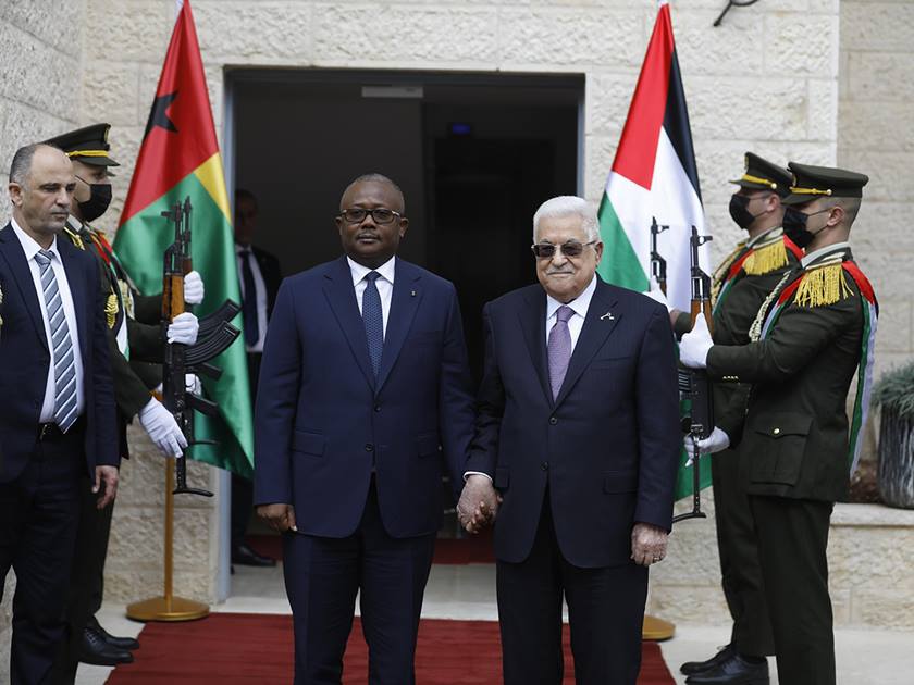 الرئيس الفلسطيني .. يبحث مع نظيره الغيني آخر مستجدات العدوان على غزة