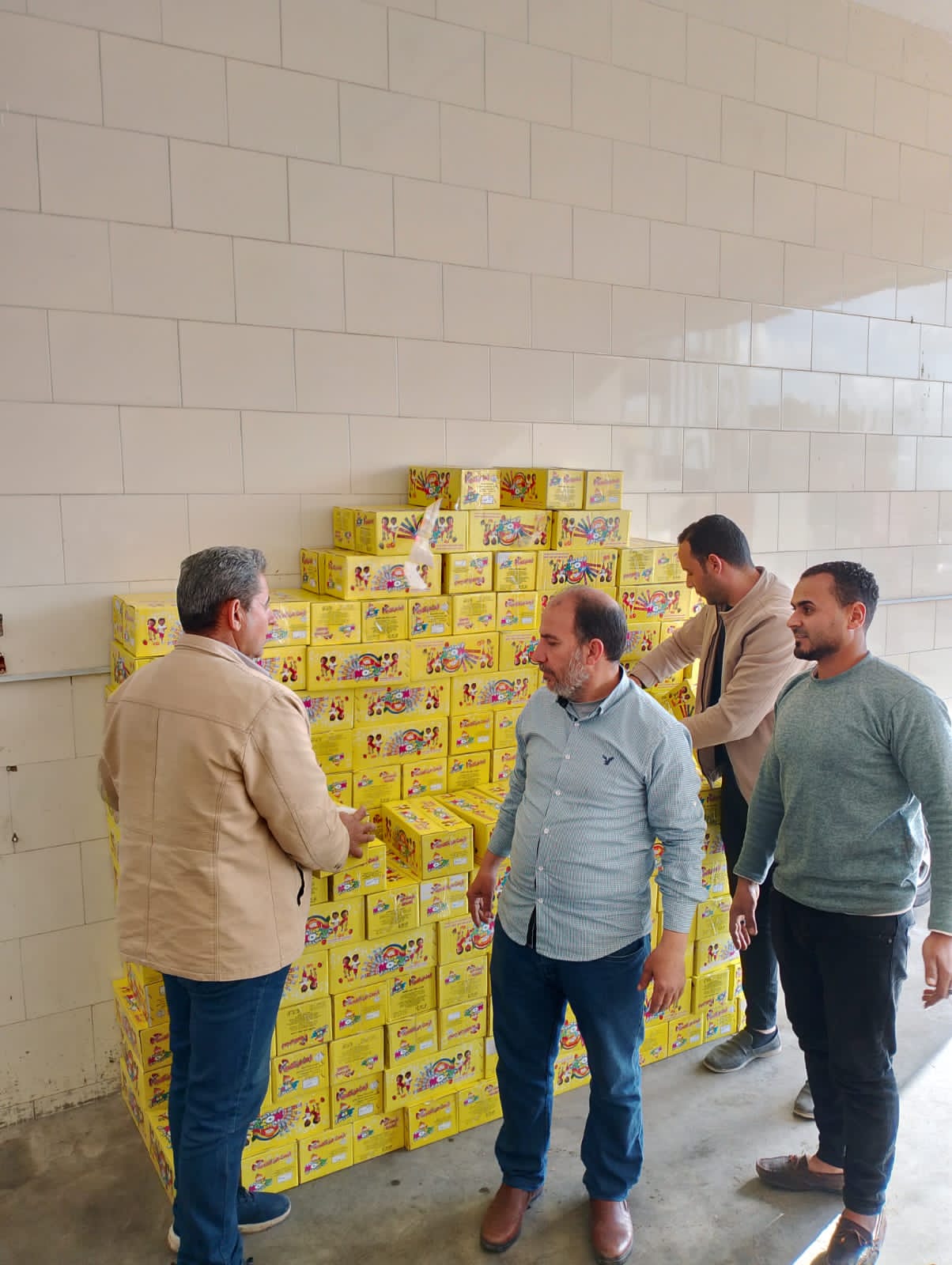 ضبط 15000 عبوة مواد غذائية منتهية الصلاحية في البحيرة.. صور