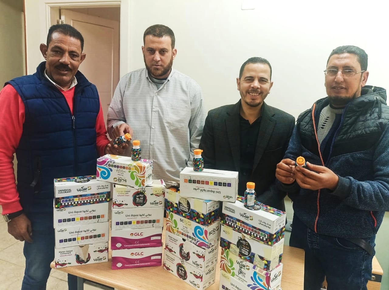 ضبط 2000 عبوة مواد غذائية منتهية الصلاحية في البحيرة.. صور