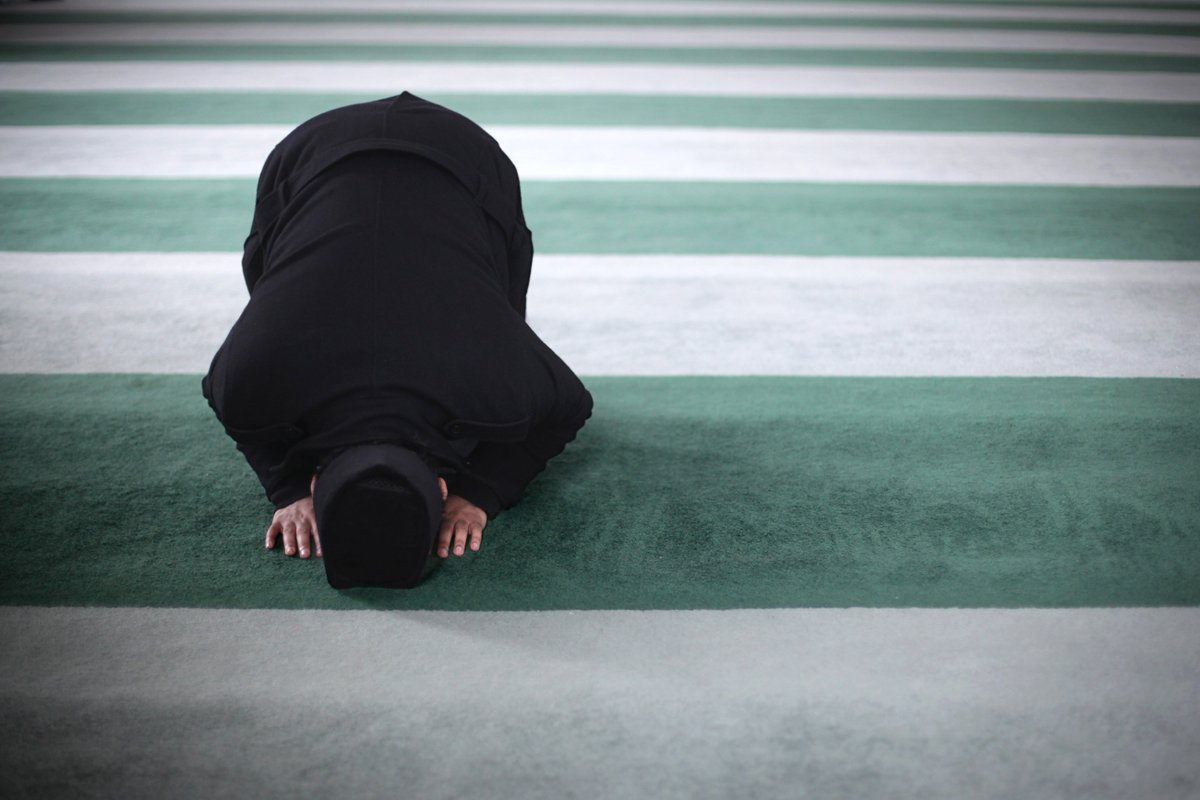 كيفية أداء صلاة التهجد؟.. وعدد ركعاتها