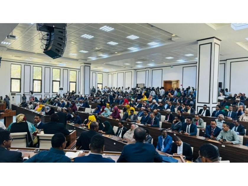 البرلمان الصومالي .. يصادق بالأغلبية على تعديل الدستور
