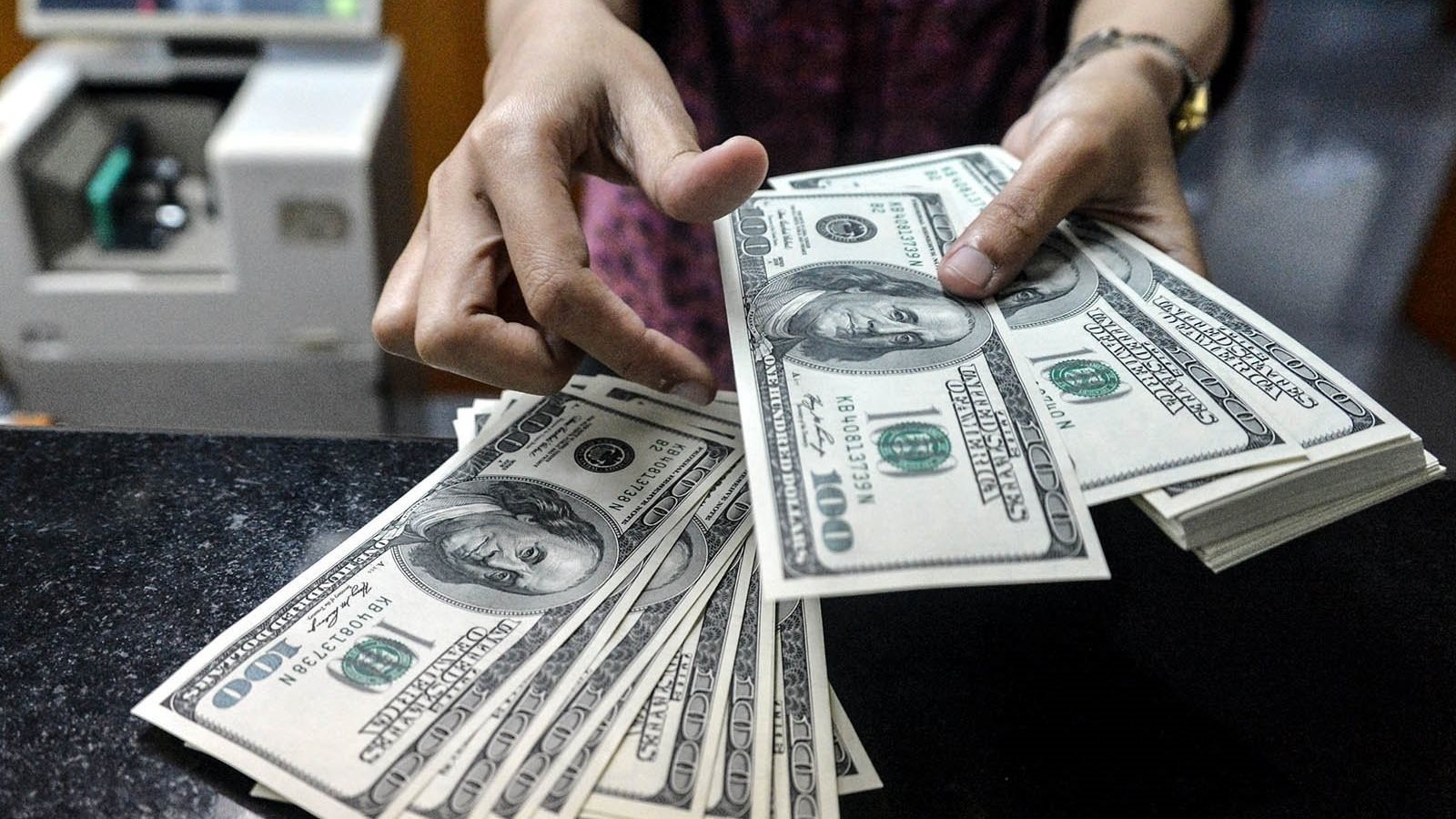 استقرار العملة الأمريكية