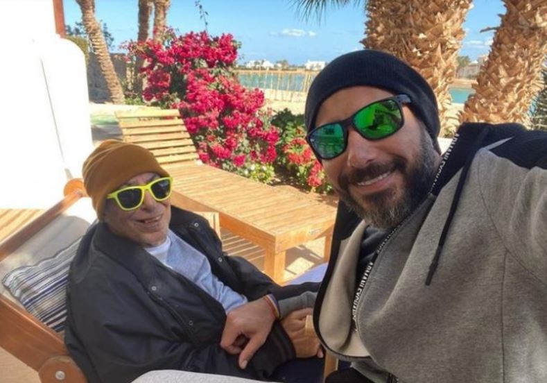 أحمد السعدنى يعيد نشر بوست الفخرانى عن والده:كم أنت جميل ياسيد النبلاء