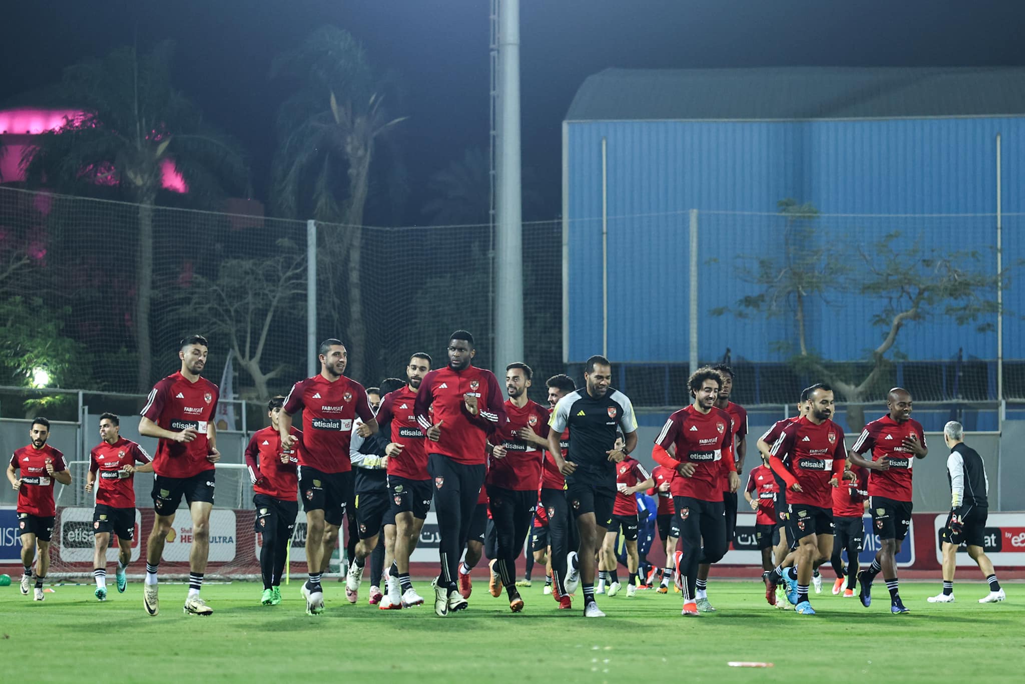 مفاجأت بقائمة الأهلي لمواجهة الزمالك في قمة الدوري المصري