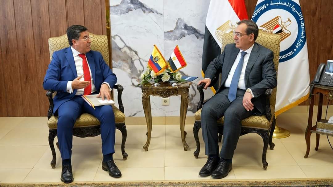الملا يبحث التعاون مع سفير الإكوادور فى صناعة البترول والغاز