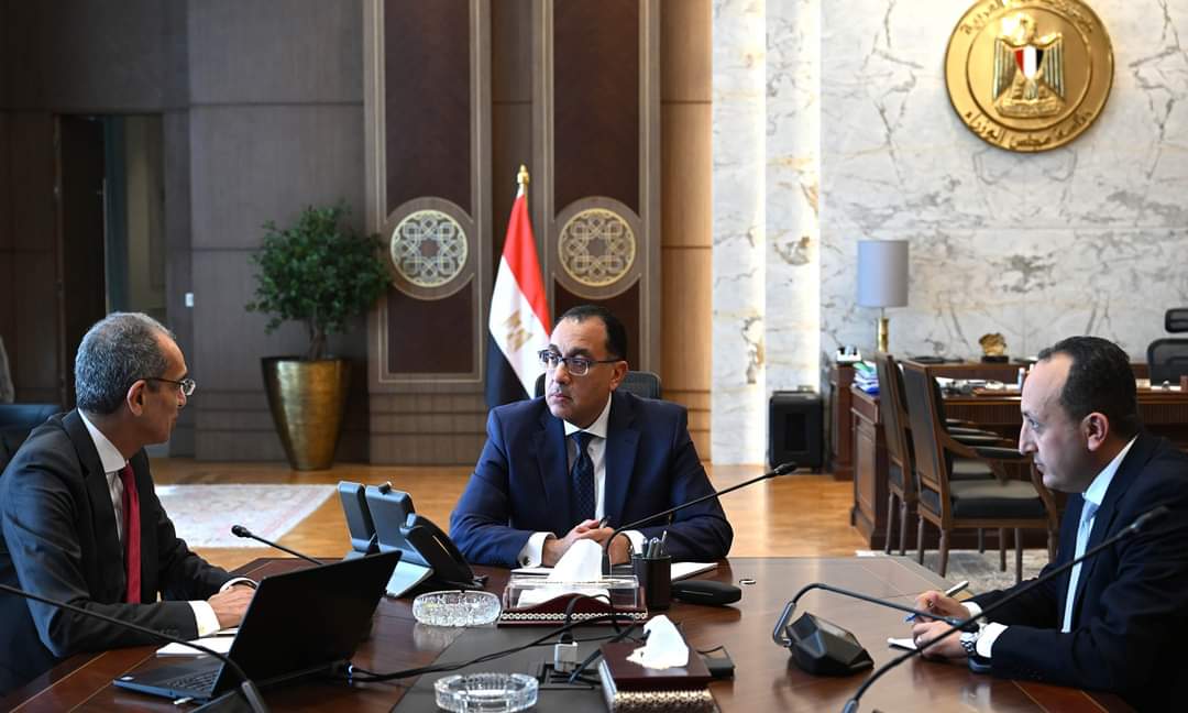 مدبولى يتابع مع وزير الاتصالات مستجدات العمل بمشروعات الوزارة