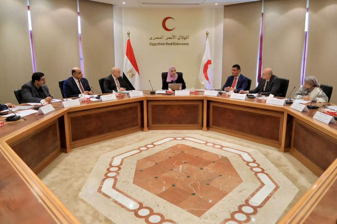 وزيرة التضامن تترأس اجتماع مجلس إدارة الهلال الأحمر